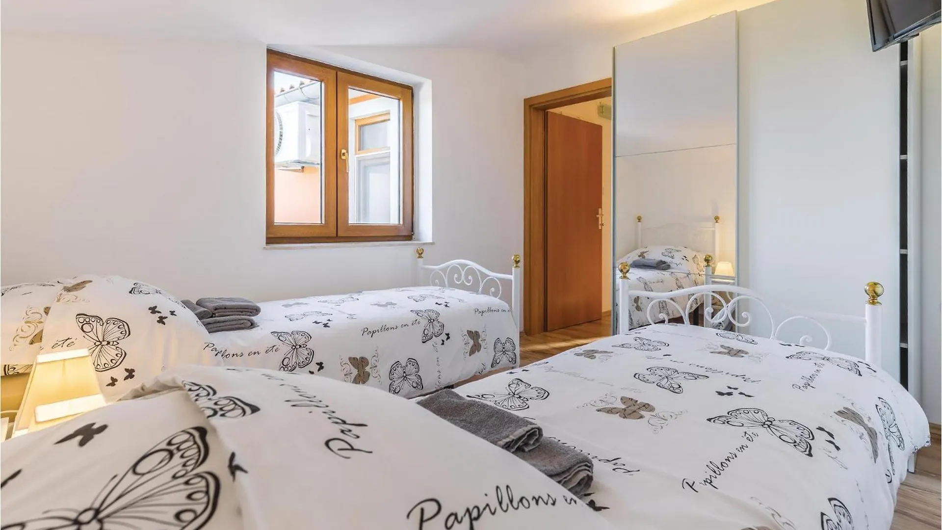 Amazing Apartment In Pula With Wifi 0*,